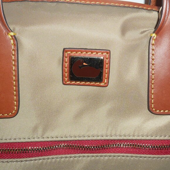 Excellent/MINT Condition Dooney & Bourke Large Tote, Shoulder Purse - Picture 6 of 13